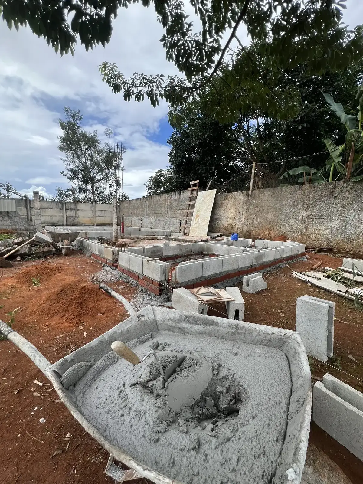 Novas instalações em construção no Acamp Ágape 2026